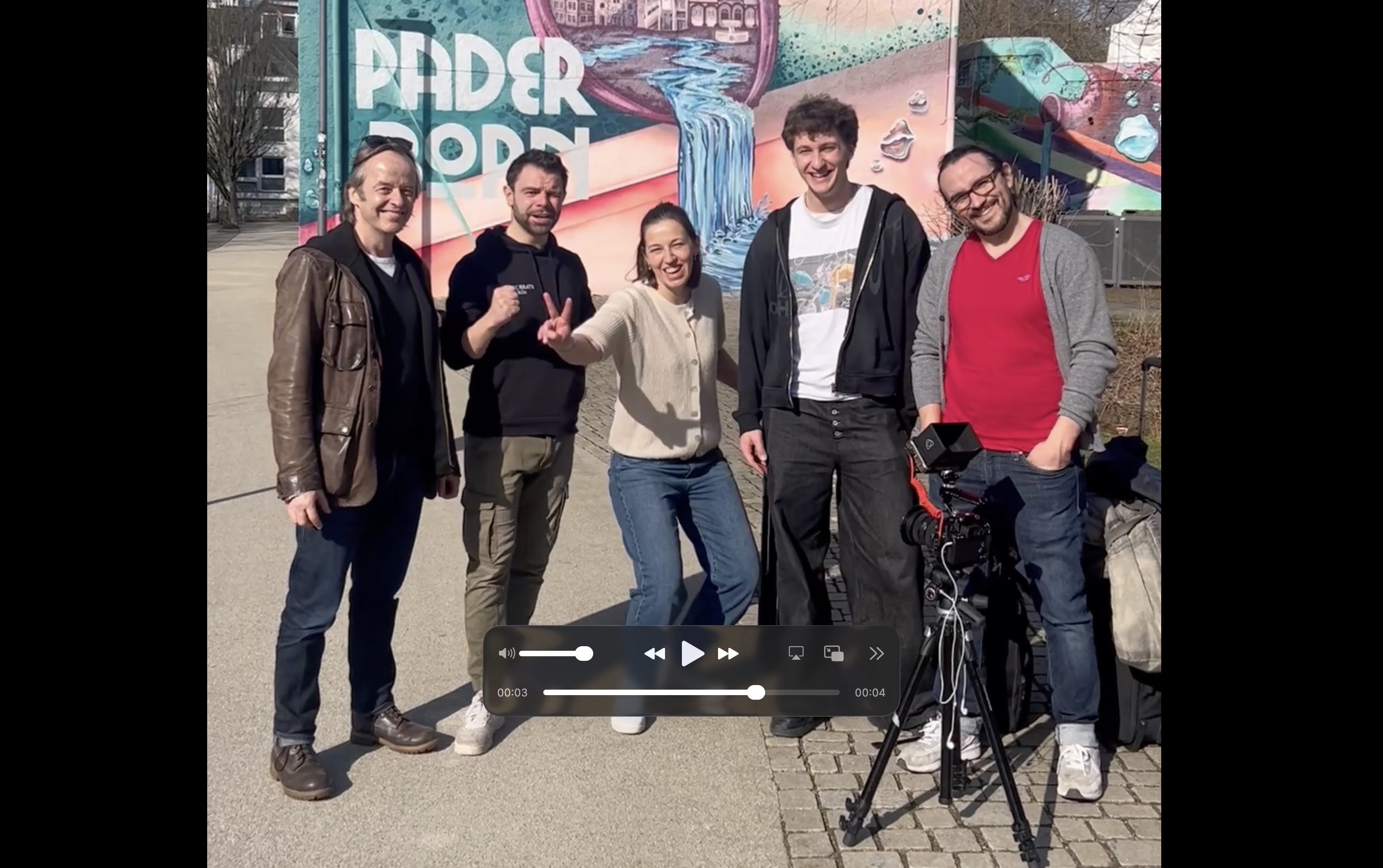 Gruppenfoto mit Brigitte aus dem Paderborn-Team (in der Mitte), Tobi von den Good Beats (2.v.l.)  und von DRIVE: Stephan, Andrii und Nicolás (v.l.)