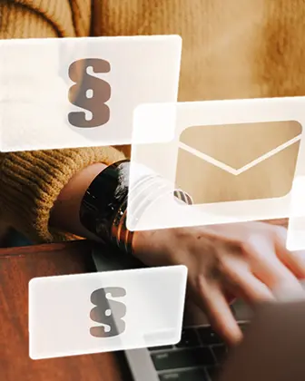 Grafik für Signaturen, Frau tippt E-Mail