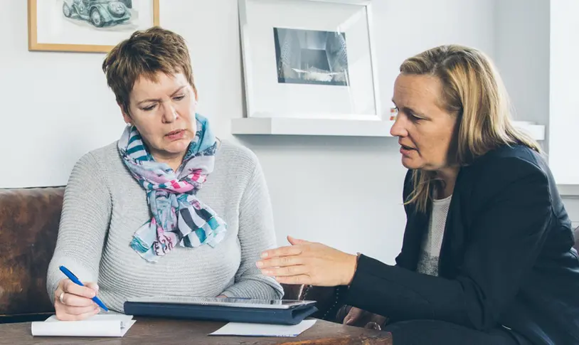 Monika Probst und Irene Herbort im Gespräch