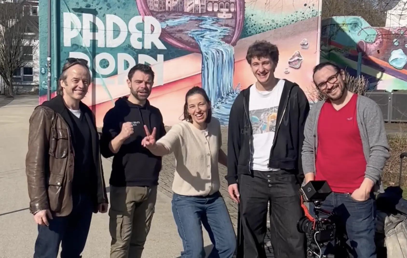 Gruppenfoto mit Brigitte aus dem Paderborn-Team (in der Mitte), Tobi von den Good Beats (2.v.l.)  und von DRIVE: Stephan, Andrii und Nicolás (v.l.)