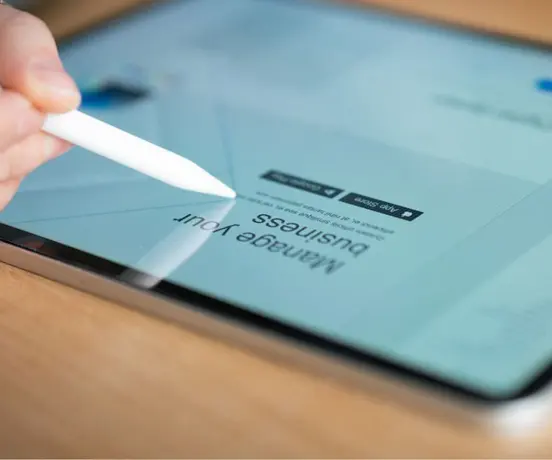 Foto eines Tablets mit digitalem Stift