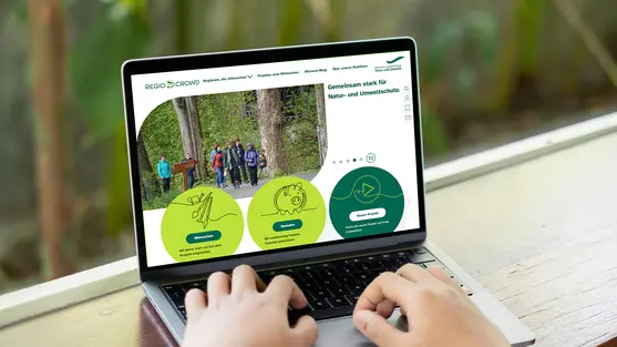 Photo of a computer displaying the RegioCrowd website