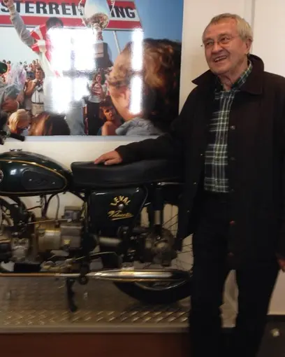 Walter Probst mit Velocette Leval