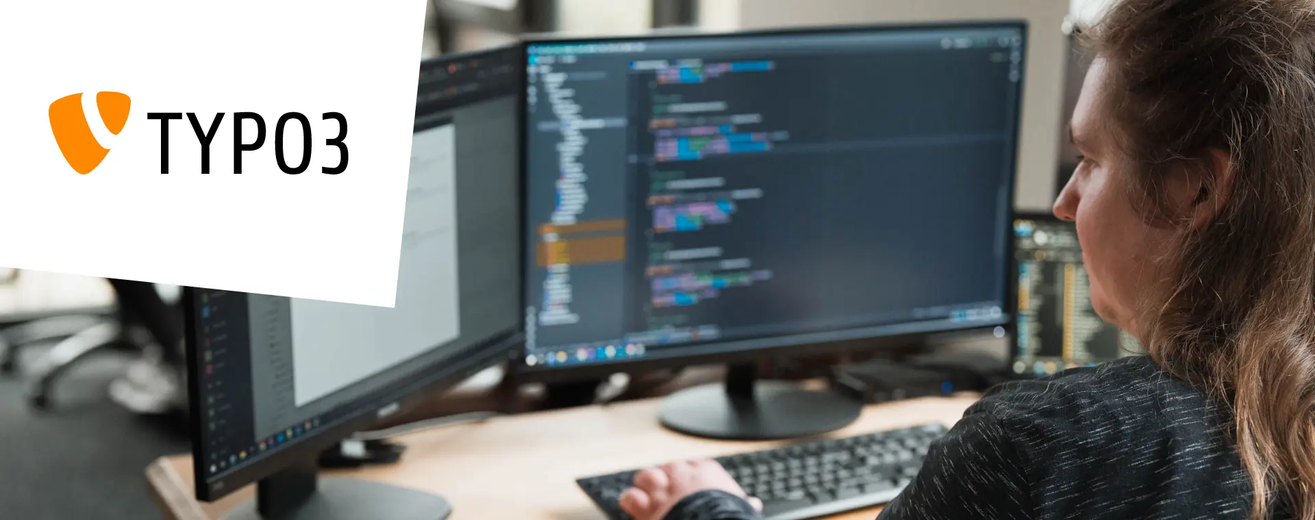 Typo3-Logo mit dem Bild eines Entwicklers von DRIVE – Medienagentur aus Hannover